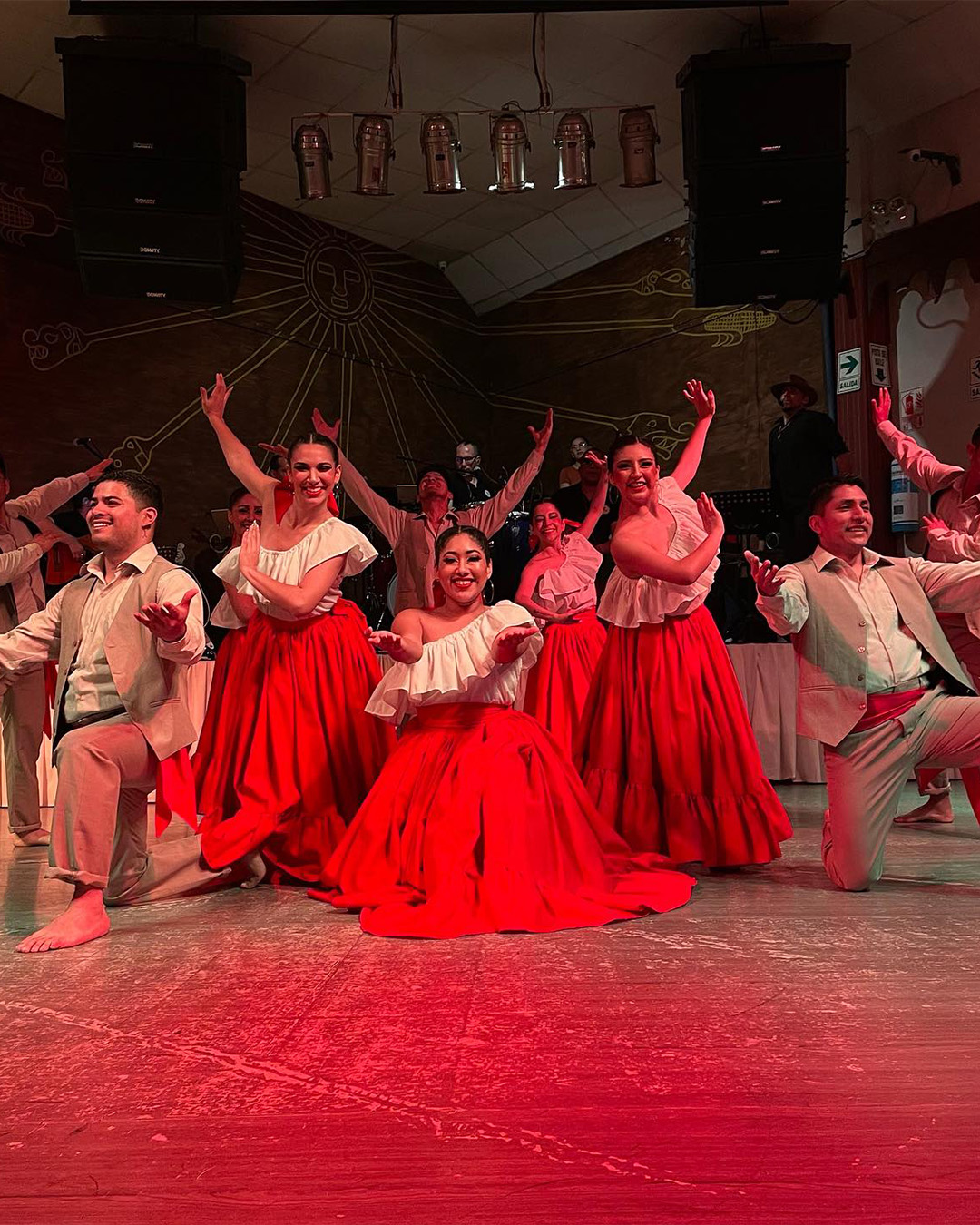 Show de danzas peruanas