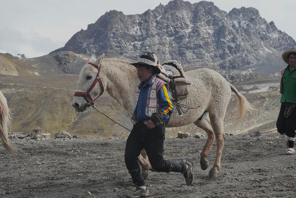 Campesino en la montaña Vinicunca