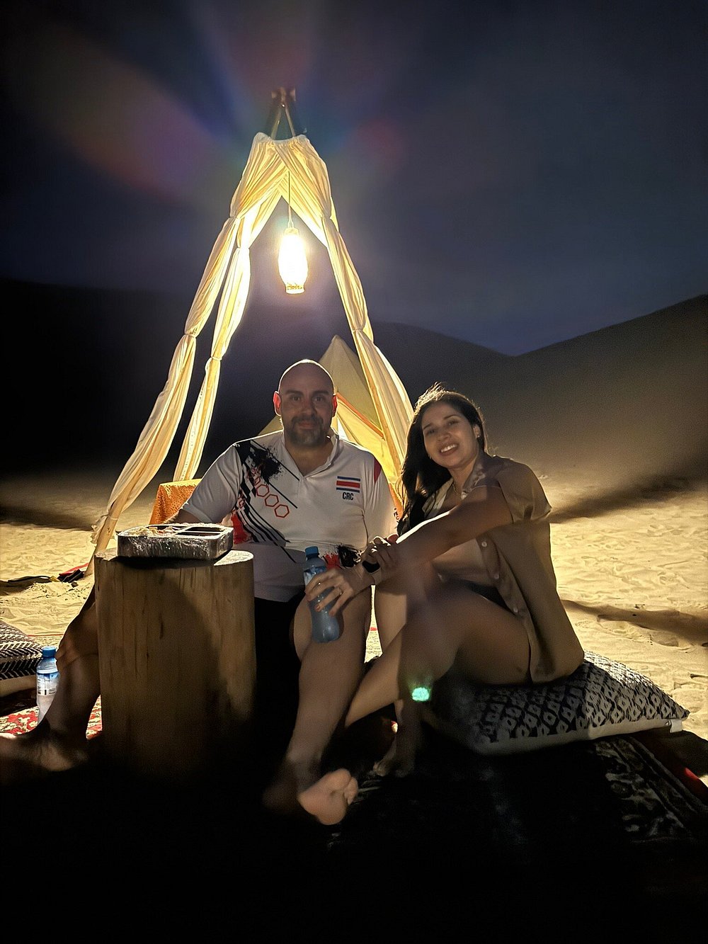 Pareja en glamping en el desierto de Ica